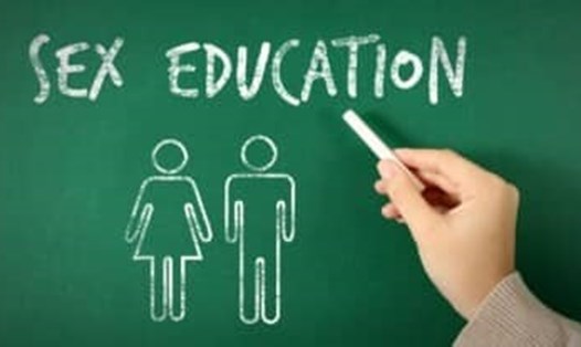 Các trường học cũng nên bổ sung những tiết học giáo dục giới tính ở độ tuổi phù hợp. Ảnh: Shutterstock