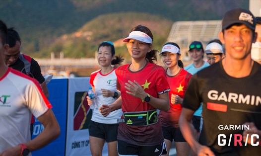 GRC tổ chức buổi chạy kích trước race cho những người chạy bộ tham gia Giải Tiền Phong marathon tại Côn Đảo mới đây. Ảnh: N.T