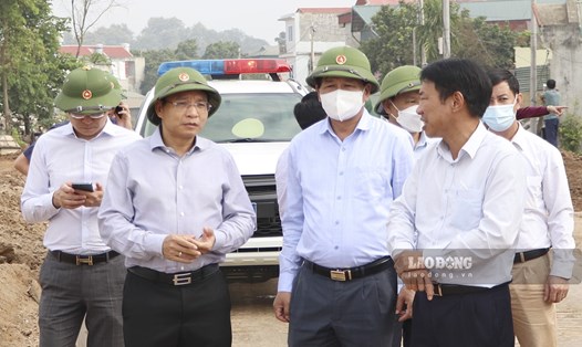 Ông Nguyễn Văn Thắng và lãnh đạo tỉnh Điện Biên kiểm tra tiến độ các dự án trọng điểm. Ảnh: PV