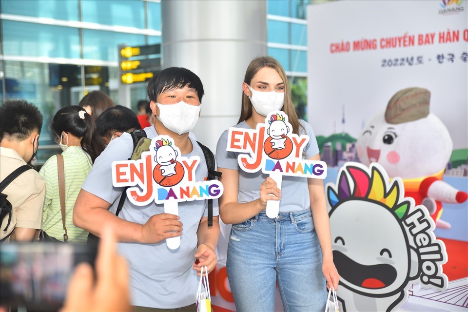 Việt Nam cần thay đổi chính sách để thu hút khách quốc tế trở lại. Ảnh: LĐ