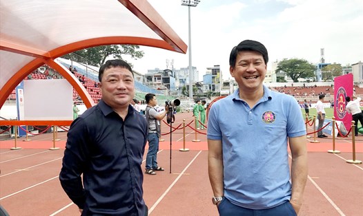 Huấn luyện viên Vũ Tiến Thành (phải) dẫn dắt đội TPHCM thay cho ông Trương Việt Hoàng. Ảnh: T.Q