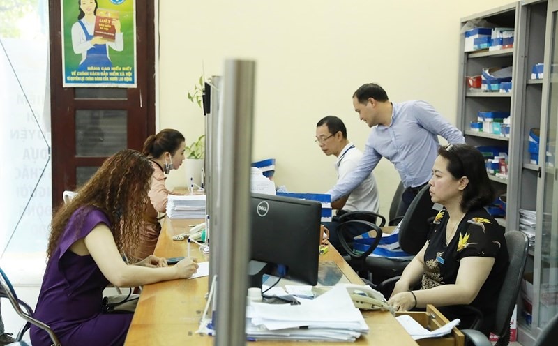 Cán bộ, đảng viên nâng cao nhận thức, vai trò trong bảo vệ nền tảng tư tưởng của Đảng. Ảnh: Trần Vương