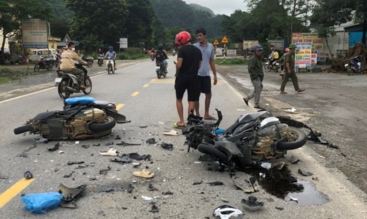 Hiện trường vụ tai nạn trên đường Hồ Chí Minh khiến 1 người chết, 2 người bị thương. Ảnh: M.C.