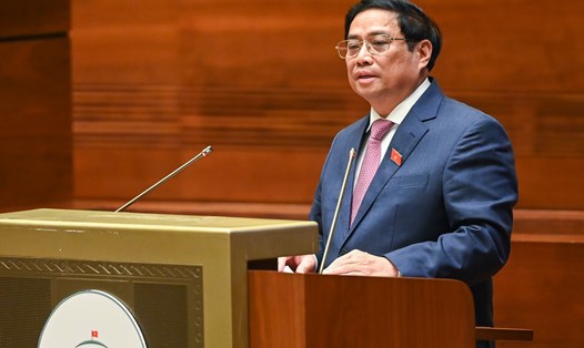 Thủ tướng Chính phủ Phạm Minh Chính nêu rõ kinh tế tăng trưởng cao, vượt khó khăn thách thức. Ảnh: QH