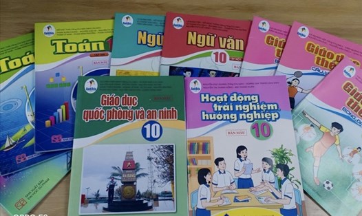 Việc Sở GDĐT Thái Bình báo cáo để trình phê duyệt danh mục sách giáo khoa gây ra hậu quả xấu khi nhiều nghìn cuốn sách mua về bị bỏ xó. Ảnh minh họa: Lao Động