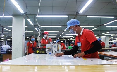 Đẩy mạnh các hoạt động học tập suốt đời trong công nhân lao động tại các doanh nghiệp. Ảnh: LDO
