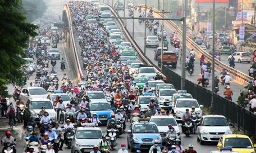 Ùn tắc giao thông đã trở thành vấn đề nhức nhối ở Hà Nội nhiều năm qua. Ảnh: P.H