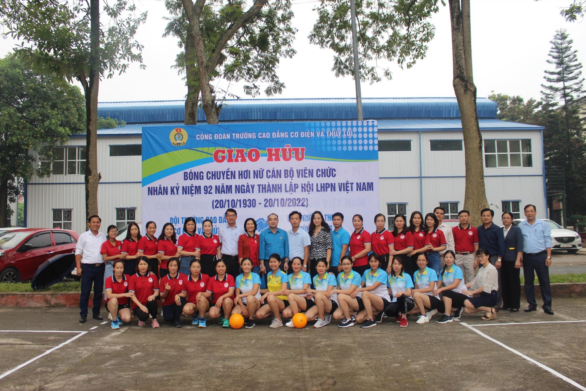 Hưng Yên: Giao lưu giải bóng chuyền hơi nữ dịp  - Tổng liên đoàn lao  động Việt Nam