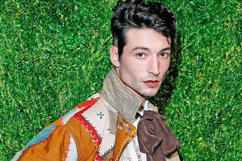 Ezra Miller có động thái trước nguy cơ đối mặt mức án tù hơn 20 năm