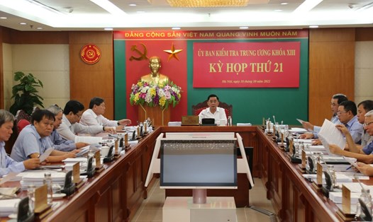 Ông Trần Cẩm Tú - Uỷ viên Bộ Chính trị, Bí thư Trung ương Đảng, Chủ nhiệm Uỷ ban Kiểm tra Trung ương chủ trì Kỳ họp 21.