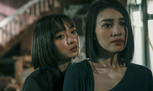 Lan Ngọc và Kaity Nguyễn trong “Cô gái từ quá khứ”. Ảnh: NSX
