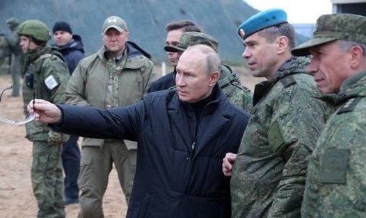 Tổng thống Nga Vladimir Putin trong chuyến thị sát. Ảnh: Mikhail Klimentyev