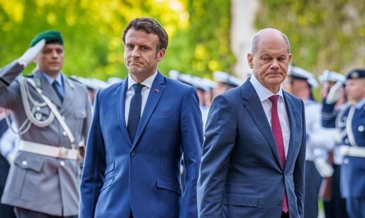 Tổng thống Pháp Emmanuel Macron (trái) và Thủ tướng Đức Olaf Scholz. Ảnh: AFP