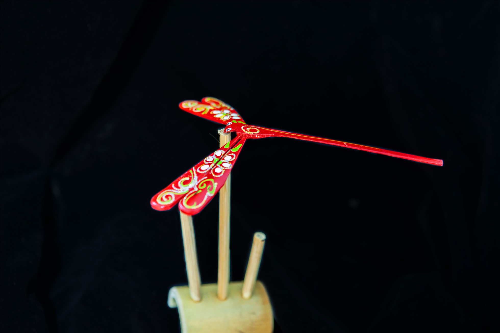 Mỗi con chuồn chuồn tre có giá bán trung bình là 10.000 đồng.