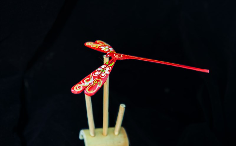 Mỗi con chuồn chuồn tre có giá bán trung bình là 10.000 đồng.