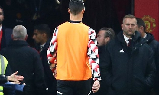 Ronaldo đã rời khỏi Old Trafford khi tiếng còi kết thúc trận đấu giữa Man United và Tottenham còn chưa vang lên. Ảnh: AFP