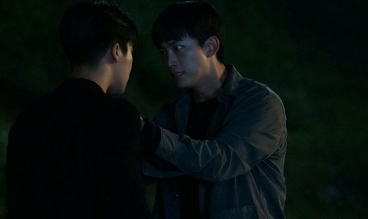 Cảnh phim Tội ác vô hình. Ảnh: Poster tvN.
