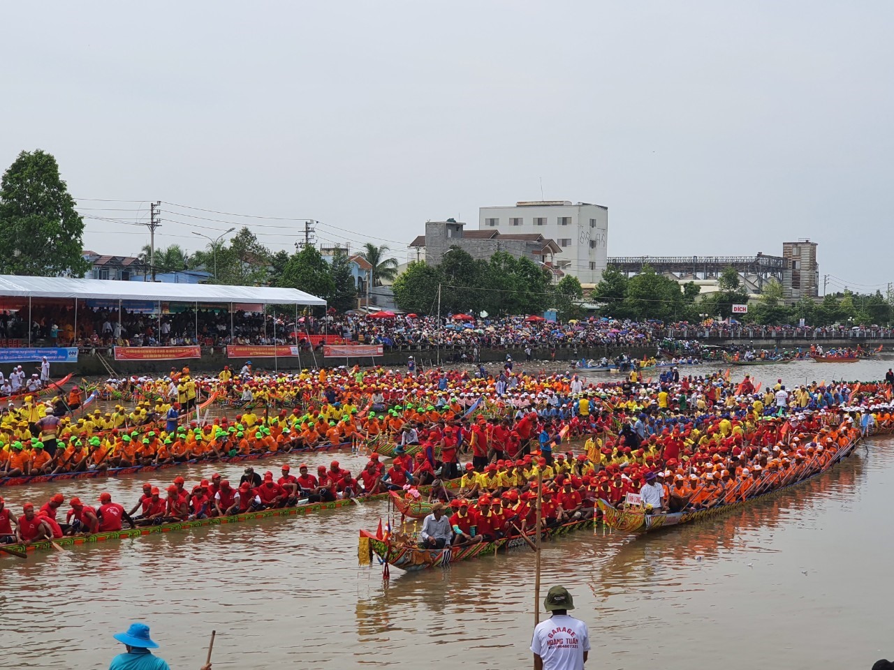Đua ghe Ngo Sóc Trăng. Ảnh: Song Minh