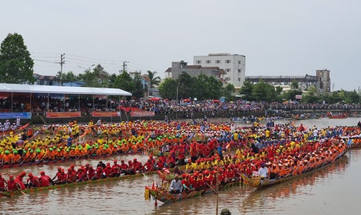 Đua ghe Ngo Sóc Trăng. Ảnh: Song Minh