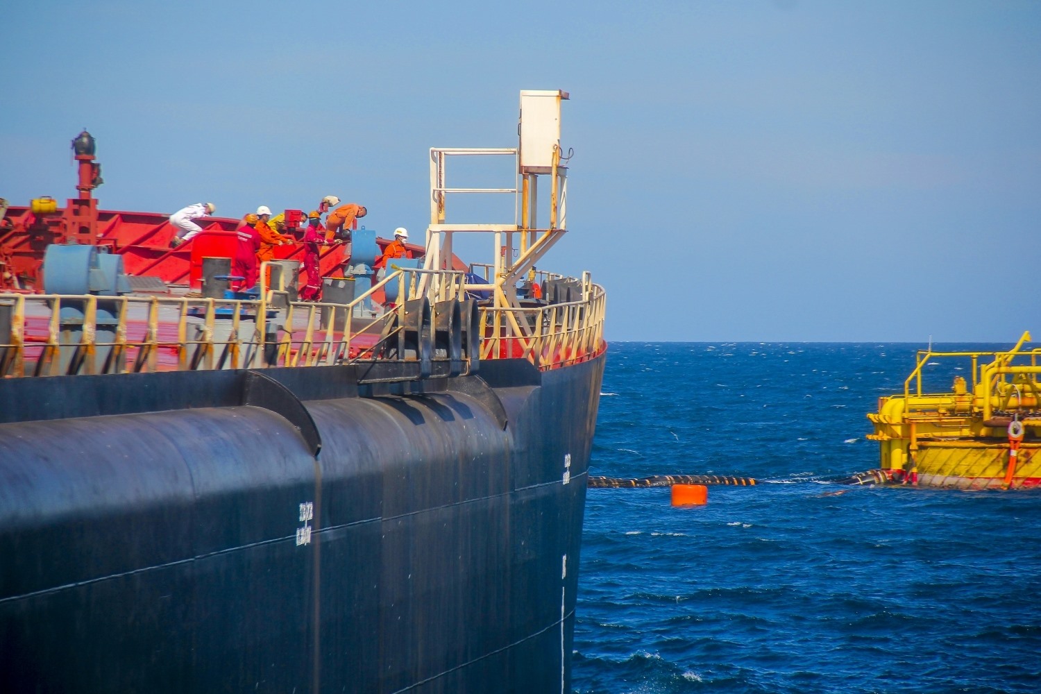 Tăng cường nhập dầu thô để đảm bảo nguồn nguyên liệu cho Nhà máy lọc dầu Dung Quất. Ảnh PVN