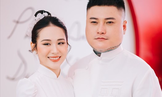 Sau 2 năm hẹn hò, ca sĩ Vũ Duy Khánh tổ chức đám cưới với bạn gái kém 10 tuổi tại Hà Nội. Ảnh: NVCC