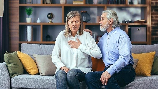 Tim là trung tâm lưu thông máu, tắc nghẽn mạch máu trong tim có thể ảnh hưởng trực tiếp đến tính mạng. Ảnh: Adobe Stock