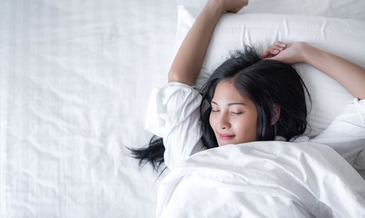 Ngủ ở tư thế nằm ngửa sẽ mang lại nhiều lợi ích tốt cho sức khoẻ cũng như cải thiện về làn da. Ảnh: Xinhua