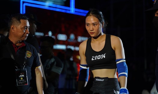 Hoa khôi MMA Việt Nam, Phạm Thị Nhung, giành chiến thắng thuyết phục ở hạng 60kg nữ. Ảnh: VMMALC