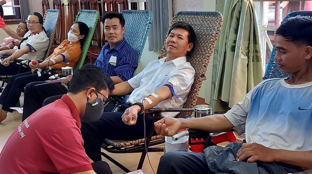 Đoàn viên Công đoàn Chư Puh hăng hái tham gia hiến máu tình nguyện năm 2022. Ảnh: Dương Văn An