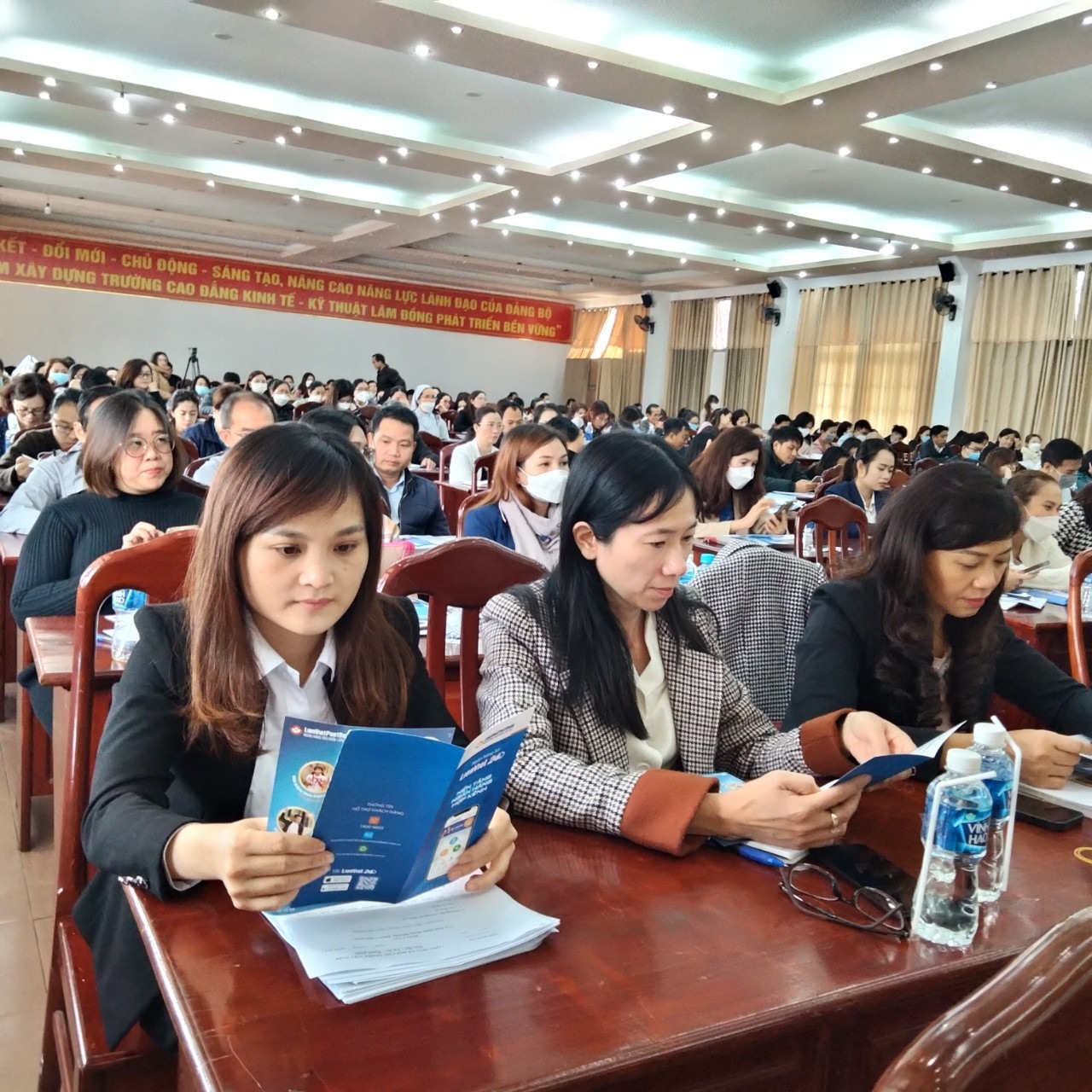 Liên đoàn Lao động tỉnh Lâm Đồng truyên truyền pháp luật liên quan đến lao động nữ cho hơn 1.500 người lao động. Ảnh: Đức Thiệm