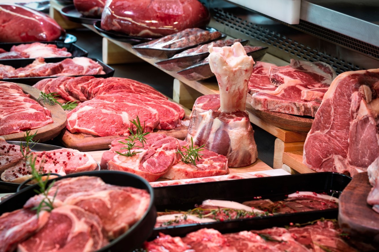 Không nên ăn quá nhiều thịt đỏ sẽ gây nhiều tác hại tiêu cực đến sức khỏe. Ảnh: Xinhua