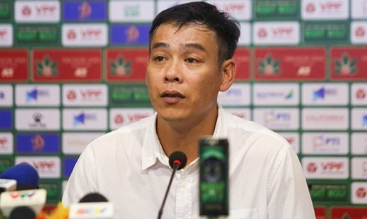 Huấn luyện viên Huy Hoàng không sử dụng ngoại binh trong hiệp 1 trận đấu với TPHCM. Ảnh: Anh Thành