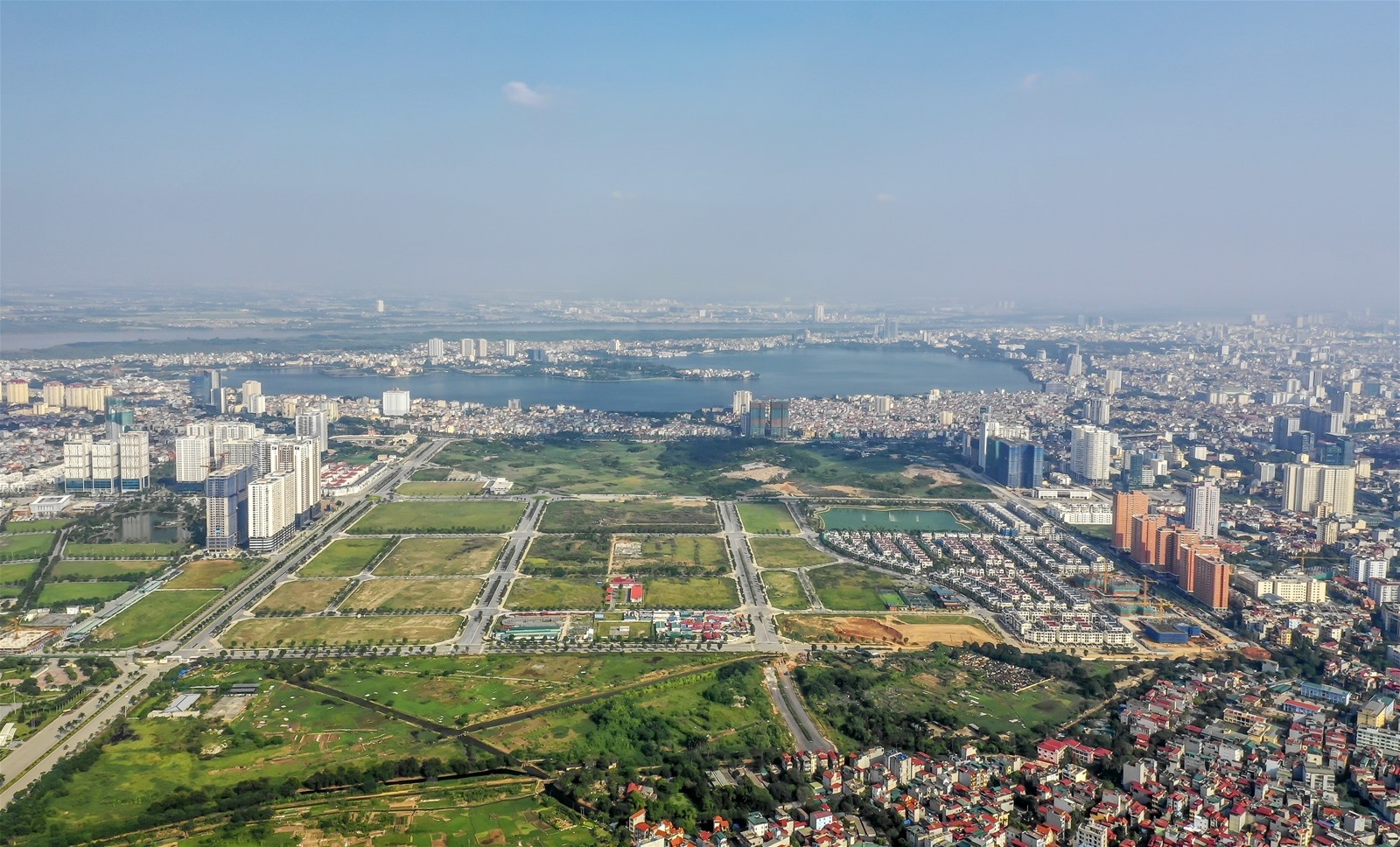 Nhiều quyết định phê duyệt phương án sắp xếp lại, xử lý cơ sở nhà, đất được CMSC ban hành thời gian qua. Ảnh: CMSC