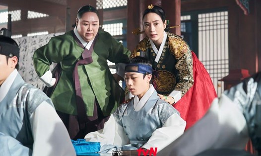 Rating phim "The Queen’s Umbrella" tiếp tục tăng. Ảnh: tvN