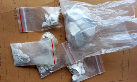 Tang vật 63,2076 gram ma túy lực lượng công an thu giữ được.