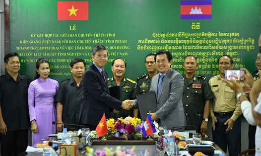 Ban Chuyên trách tỉnh Kiên Giang và Ban Chuyên trách tỉnh Preah Shihanouk, Vương quốc Campuchia ký kết hợp tác. Ảnh: PV
