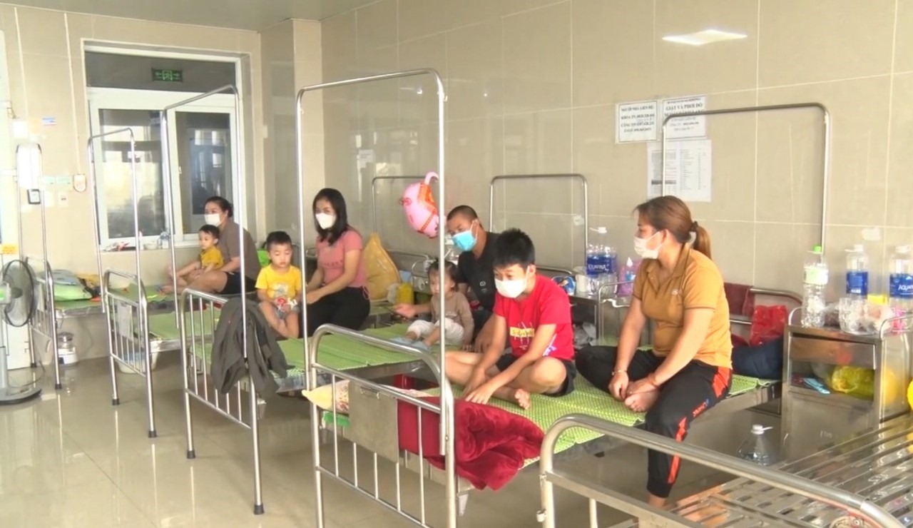 Ninh Bình: Số trẻ nhập viện tăng đột biến