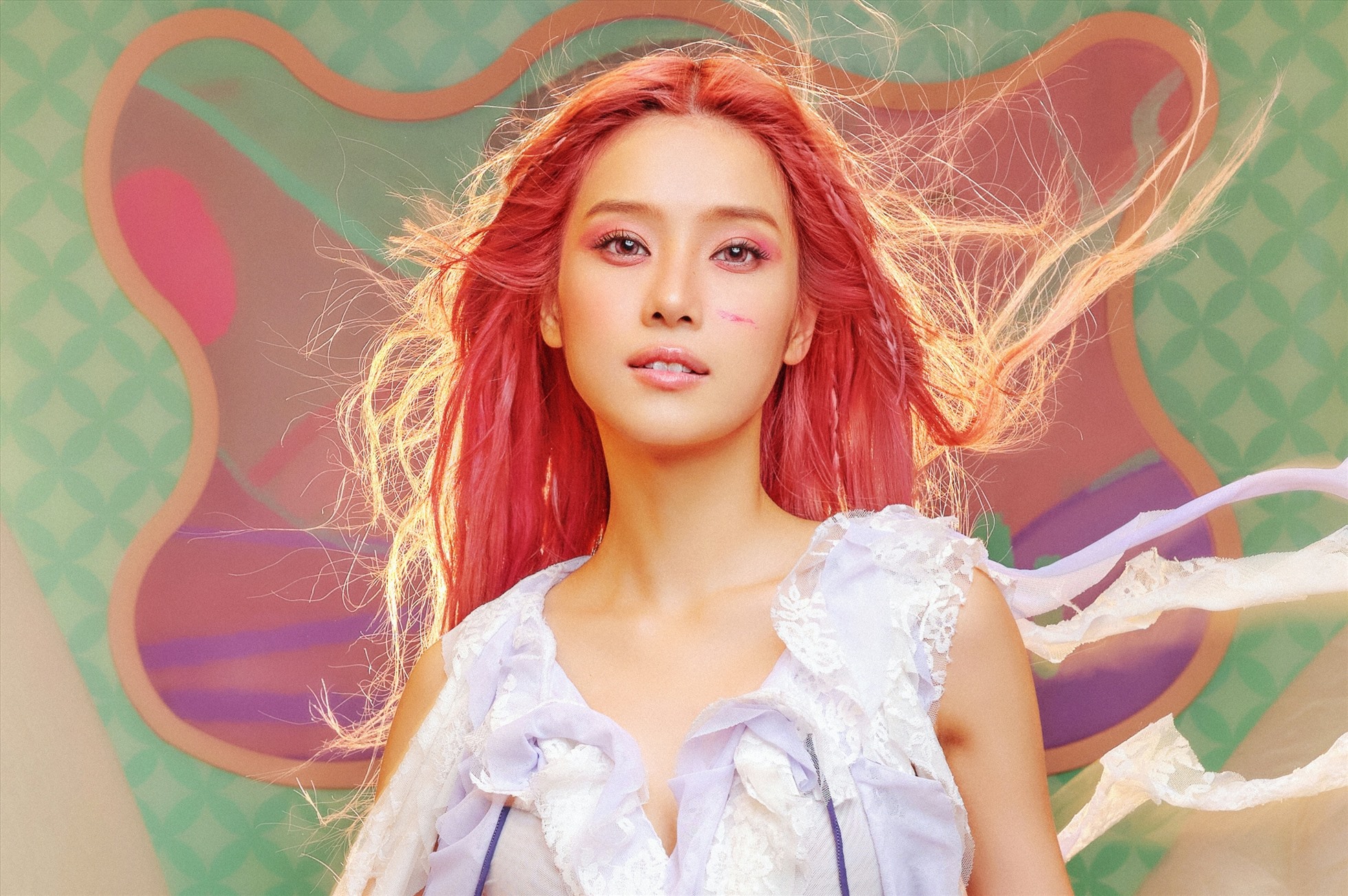 Hoàng Yến Chibi trở lại với MV mới. Ảnh: NSCC.