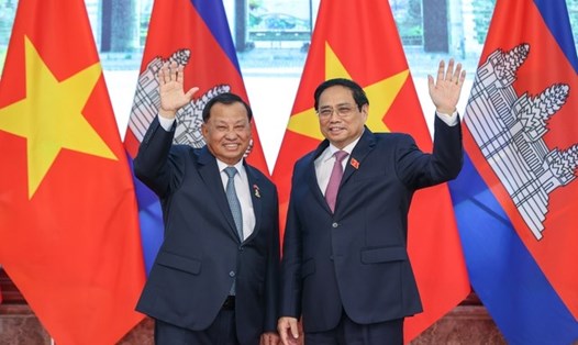 Thủ tướng Phạm Minh Chính và Chủ tịch Thượng viện Vương quốc Campuchia Samdech Say Chhum. Ảnh: VGP