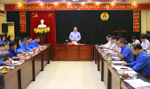 Ông Nguyễn Phi Long - Bí thư Tỉnh ủy Hoà Bình mong muốn các cấp công đoàn tiếp tục chăm lo đến đời sống người lao động. Ảnh: Bạch Tuyết
