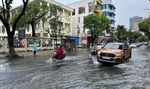 Ngập lụt cục bộ tại Đà Nẵng sáng 25.10. Ảnh: ML