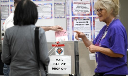 Cử tri Mỹ bỏ phiếu sớm ở Las Vegas, Nevada, ngày 22.10.2022. Ảnh: AFP