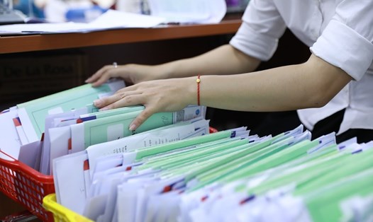 Công chức, viên chức ngành bảo hiểm xã hội sẽ được tăng lương. Ảnh minh hoạ Hải Nguyễn