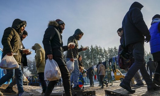 Người di cư ở biên giới Belarus - Ba Lan, tháng 12.2021. Ảnh: Anadolu