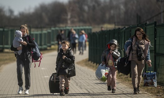 Người tị nạn từ Ukraina tại cửa khẩu biên giới ở Medyka, đông nam Ba Lan, ngày 24.3.2022. Ảnh: AFP