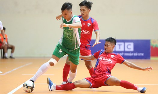 Hiếu Hoa Đà Nẵng (áo đỏ) và Sài Gòn FC cống hiến trận đấu có 7 bàn thắng. Ảnh: VFF