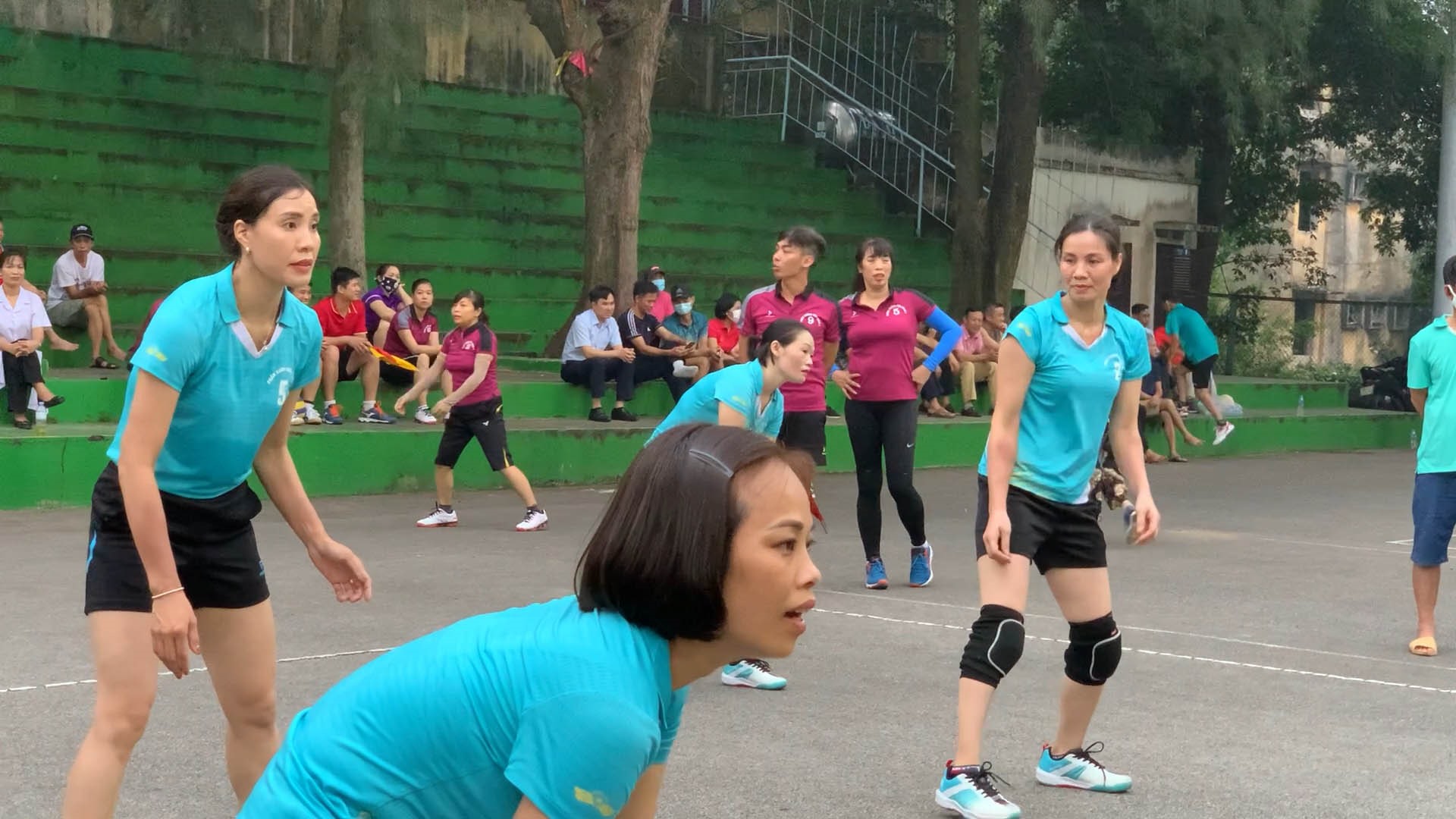Công ty nhiệt điện Phả Lại (Hải Dương) tổ chức Giải bóng chuyền Nam - Nữ cho NLĐ. Ảnh: TH.