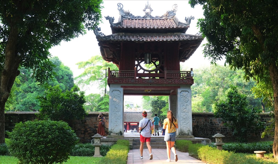 Hà Nội đón gần 1 triệu lượt khách quốc tế trong 10 tháng đầu năm 2022. Ảnh: LĐ