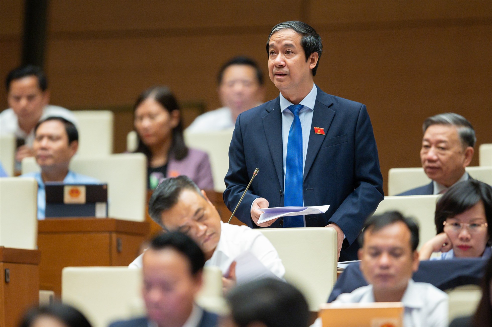 Bộ trưởng Bộ Giáo dục và Đào tạo Nguyễn Kim Sơn phát biểu tại hội trường. Ảnh: PV