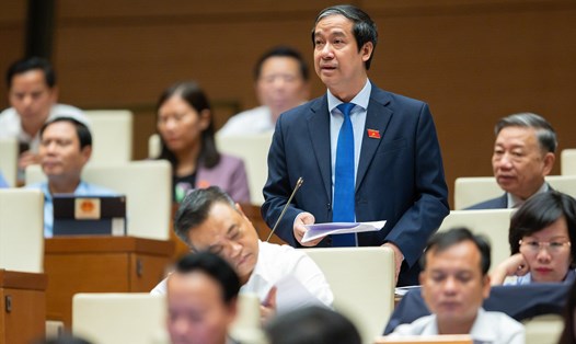 Bộ trưởng Bộ Giáo dục và Đào tạo Nguyễn Kim Sơn phát biểu tại hội trường. Ảnh: PV